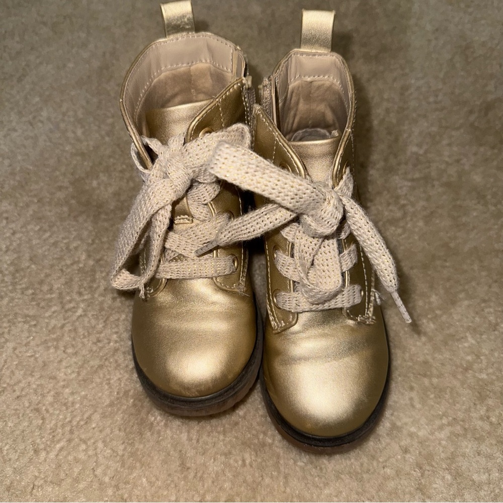 Cat & Jack Girl’s Giovanna Metallic Gold Zip Up Boots 8